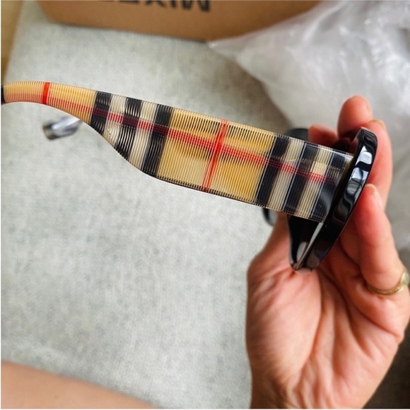 BURBERRY plaid arms soft cat-eye sunglasses NWT